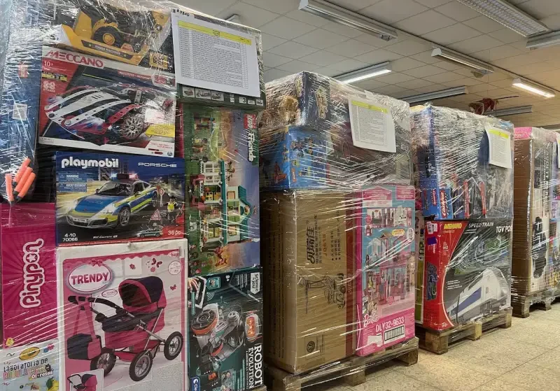 Games liquidation pallets mixed with toys 3 Games liquidation pallets mixed with toys