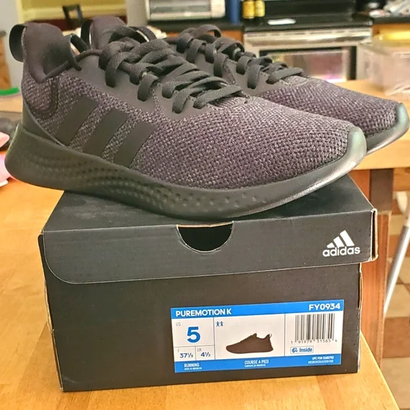 Adidas Sport Sneakers Pallets 1 Adidas Sport Sneakers Pallets
