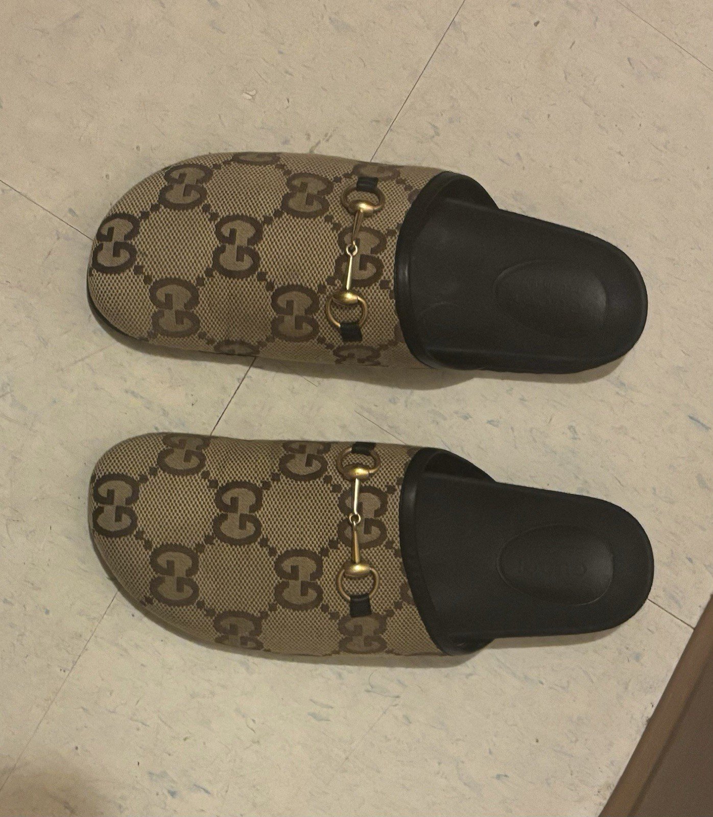 Authentic Gucci Slides Pallets for sale – 100 Pairs for $500 | Luxury Designer Footwear Wholesale 5 Authentic Gucci Slides Pallets