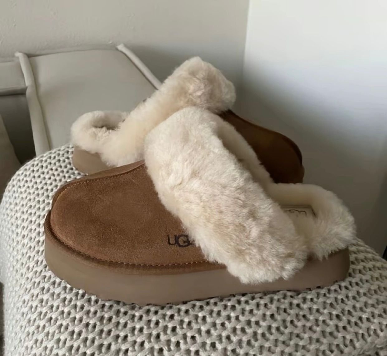 mixed UGG Shoes Pallet liquidation 12 UGG Shoes Pallet liquidation