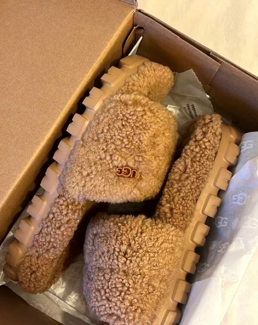 mixed UGG Shoes Pallet liquidation 15 UGG Shoes Pallet liquidation