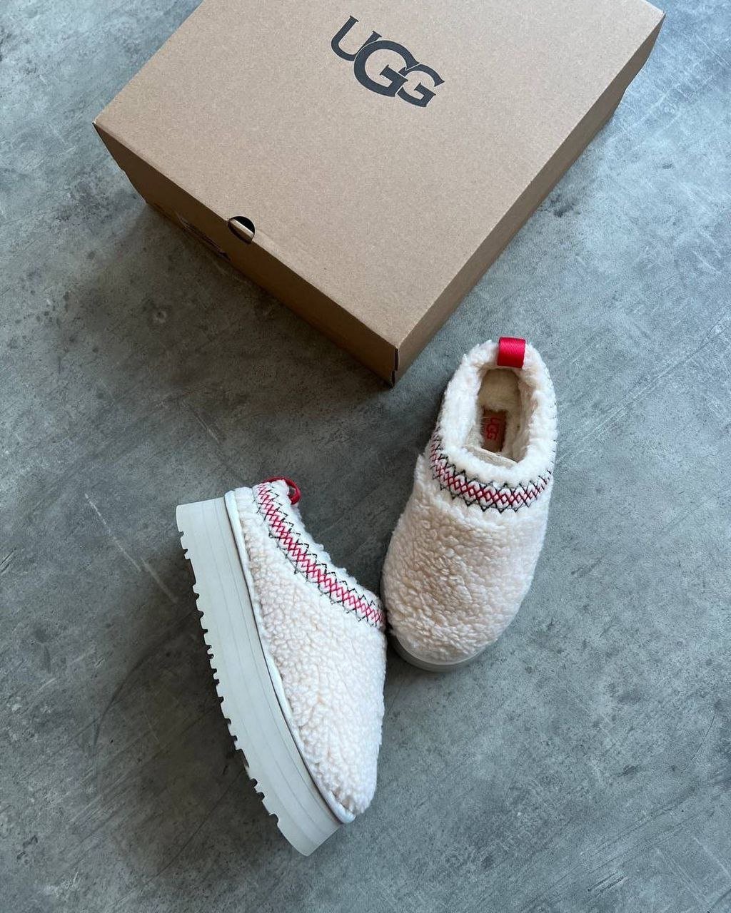 mixed UGG Shoes Pallet liquidation 20 UGG Shoes Pallets