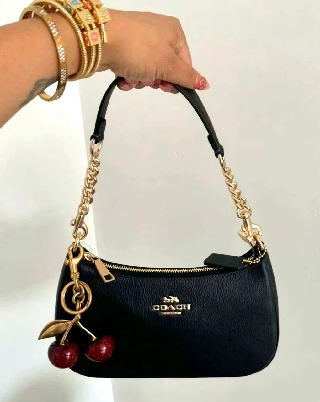 Wholesale Handbags Pallets – 50 Designer Bags Mixed | Luxury Handbag Liquidation Pallet for Resellers 15 Wholesale Handbags Pallets