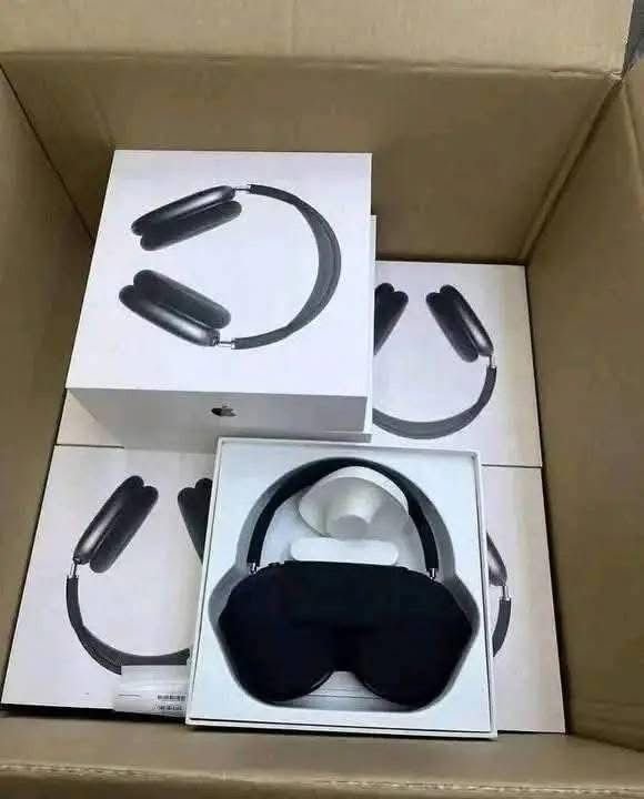 Apple AirPods Max Liquidation Pallet – 100 Pieces for $700 5 Apple AirPods Max Pallets