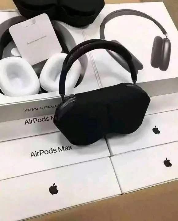 Apple AirPods Max Liquidation Pallet – 100 Pieces for $700 6 Apple AirPods Max Pallets