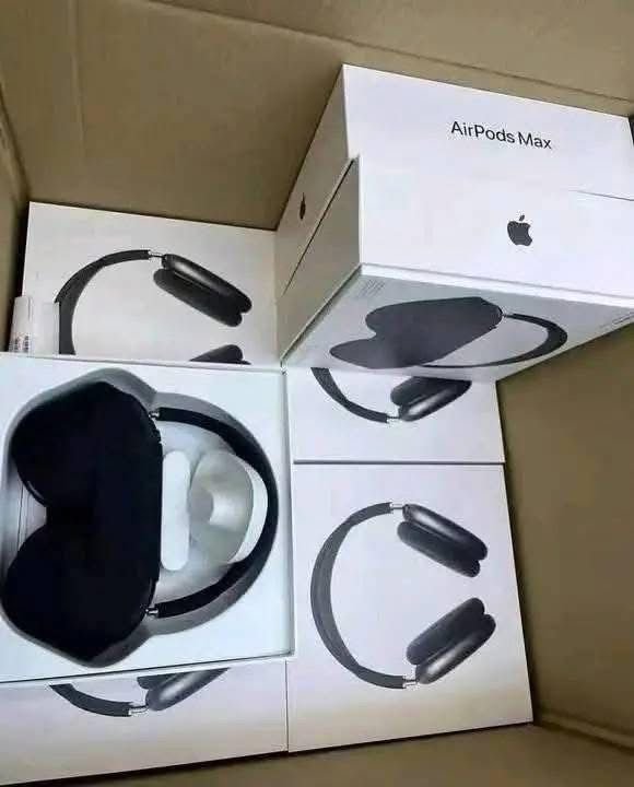 Apple AirPods Max Liquidation Pallet – 100 Pieces for $700 3 Apple AirPods Max Pallets