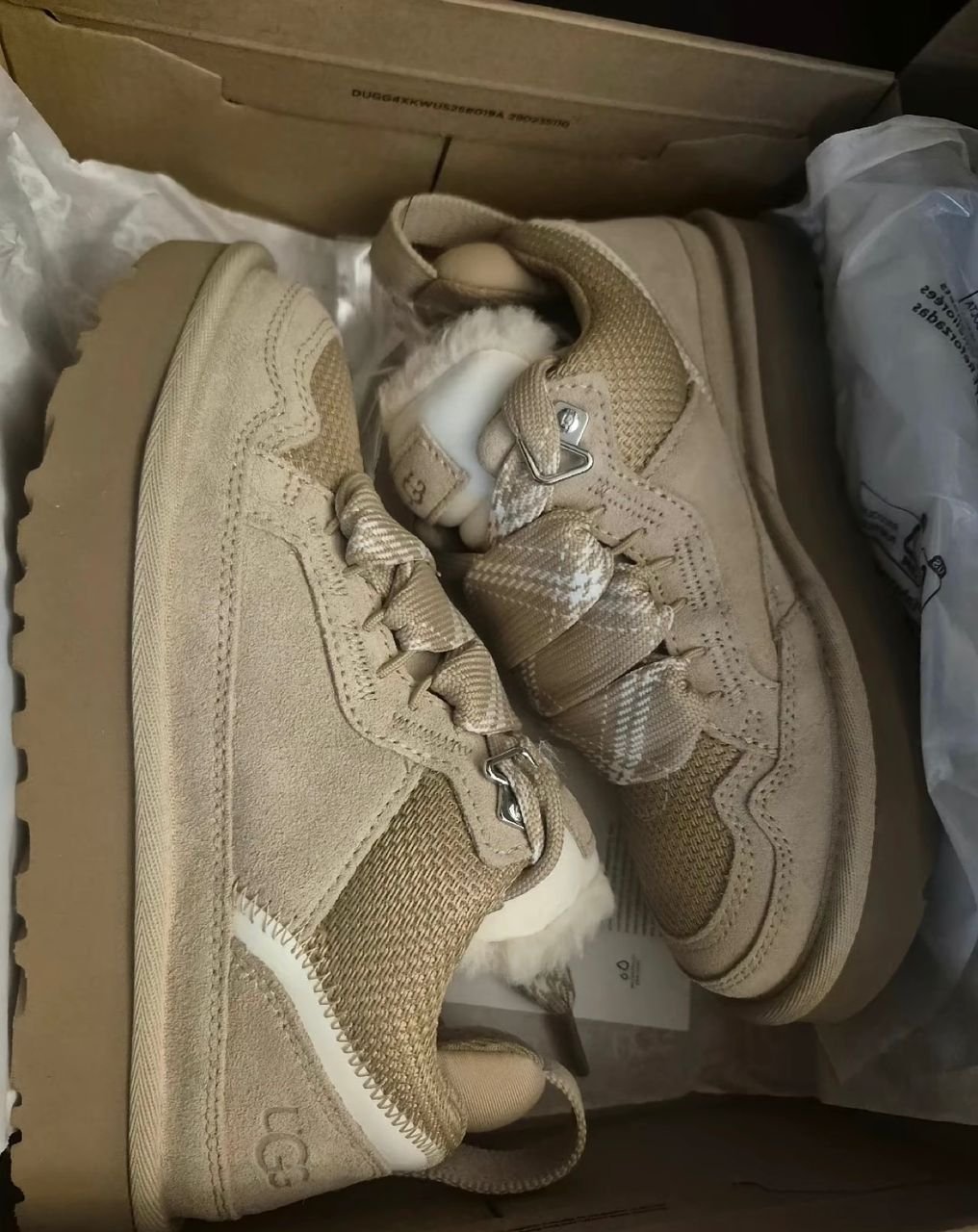 UGG sneakers Pallets liquidation Wholesale 6 UGG sneakers Pallets liquidation Wholesale
