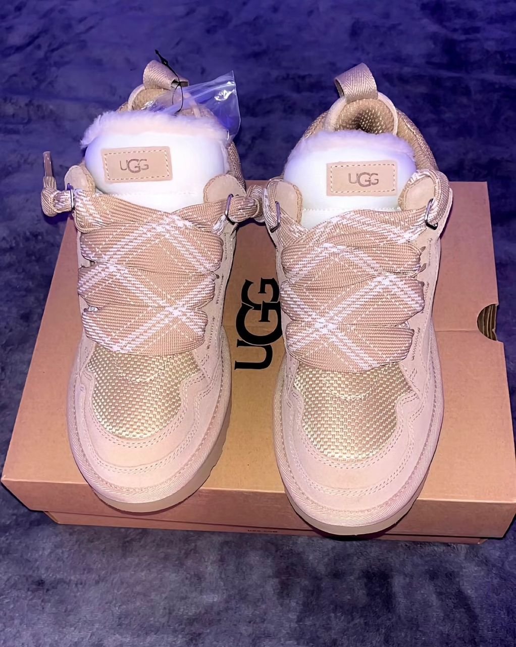 UGG sneakers Pallets liquidation Wholesale 10 UGG sneakers Pallets liquidation Wholesale