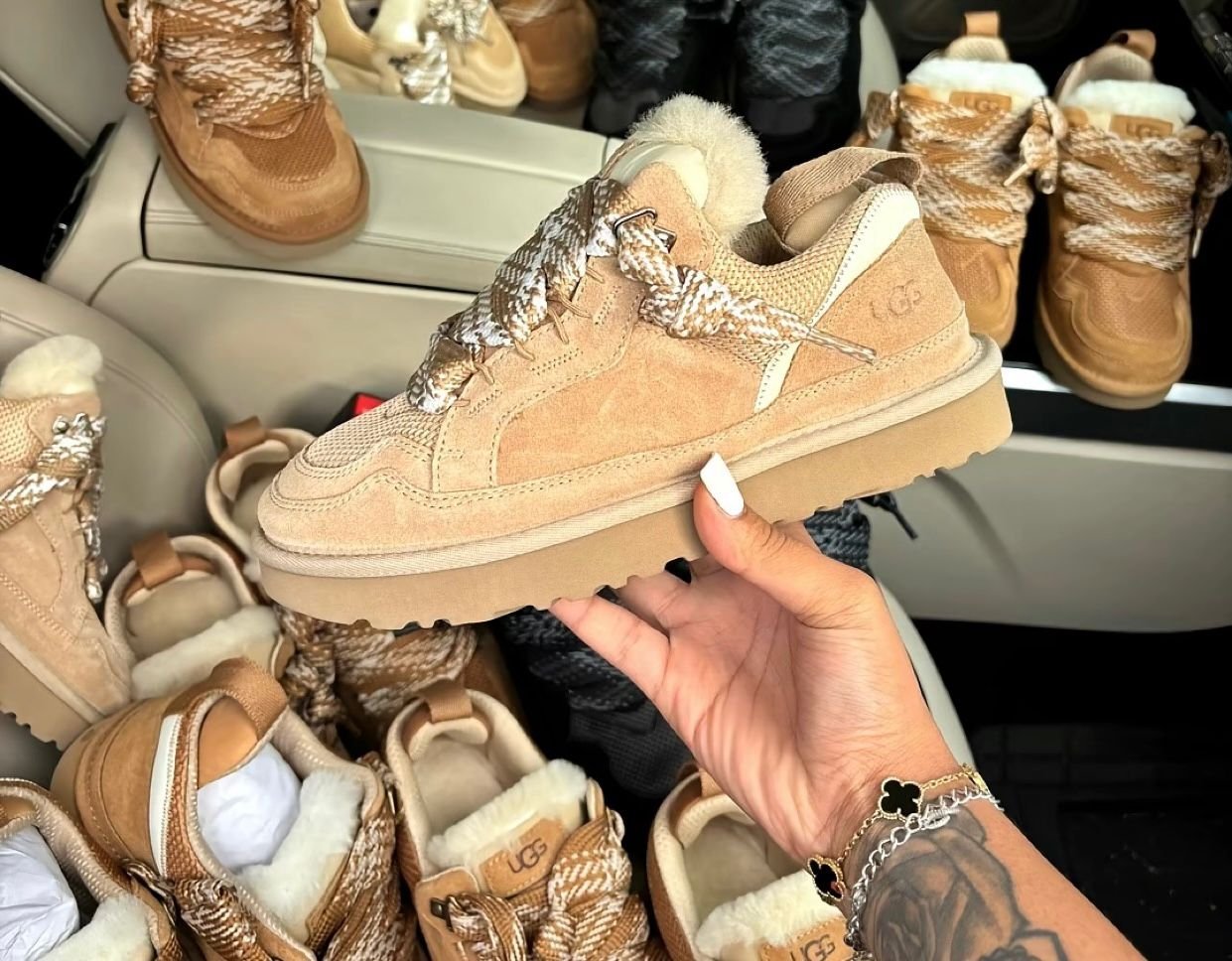 mixed UGG Shoes Pallet liquidation 19 UGG sneakers Pallets liquidation Wholesale