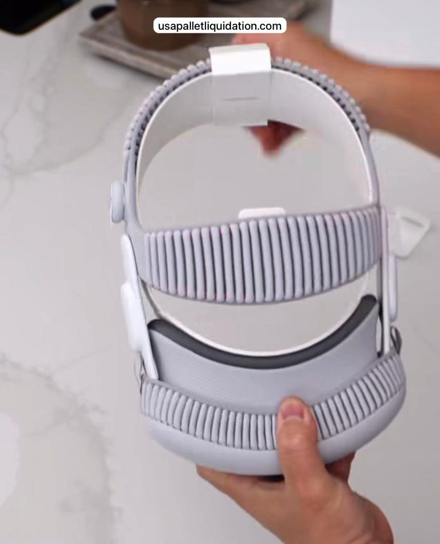 Apple Vision Pro 1TB (IN HAND) – Solo Knit Band, Dual Loop Band & Light Seal | Wholesale Liquidation 6 Apple Vision Pro 1TB (IN HAND) – Solo Knit Band, Dual Loop Band & Light Seal | Wholesale Liquidation - Image 6