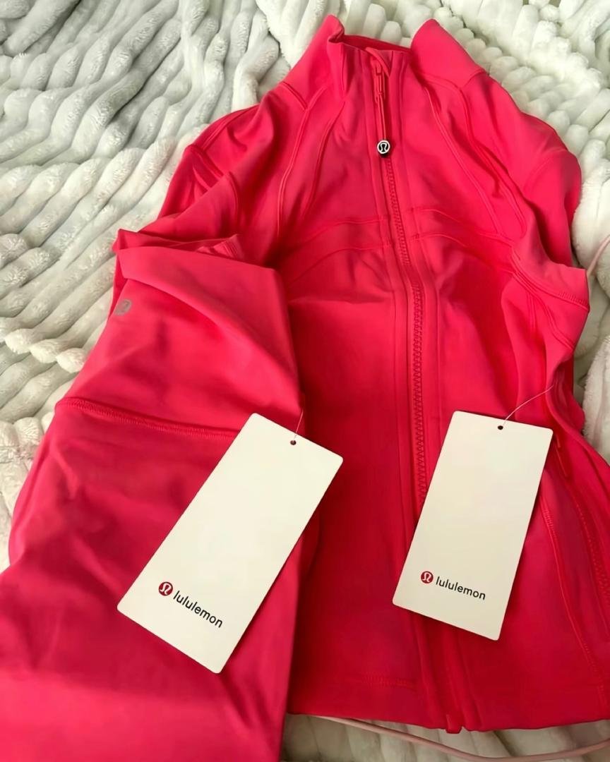 Lululemon Pallet Liquidation – 400 Premium Activewear Items | New With Tags – $700 9 Lululemon Pallet Liquidation – 400 Premium Activewear Items | New With Tags – $700 - Image 9